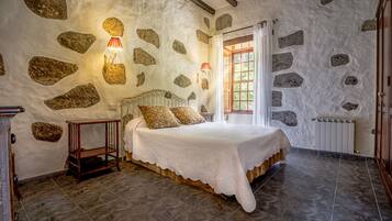 BĂŒgeleisen/BĂŒgelbrett, kostenloses WLAN, BettwĂ€sche