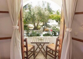 Basic Twin Room, 2 Twin Beds, Balcony, Garden View | Balcony