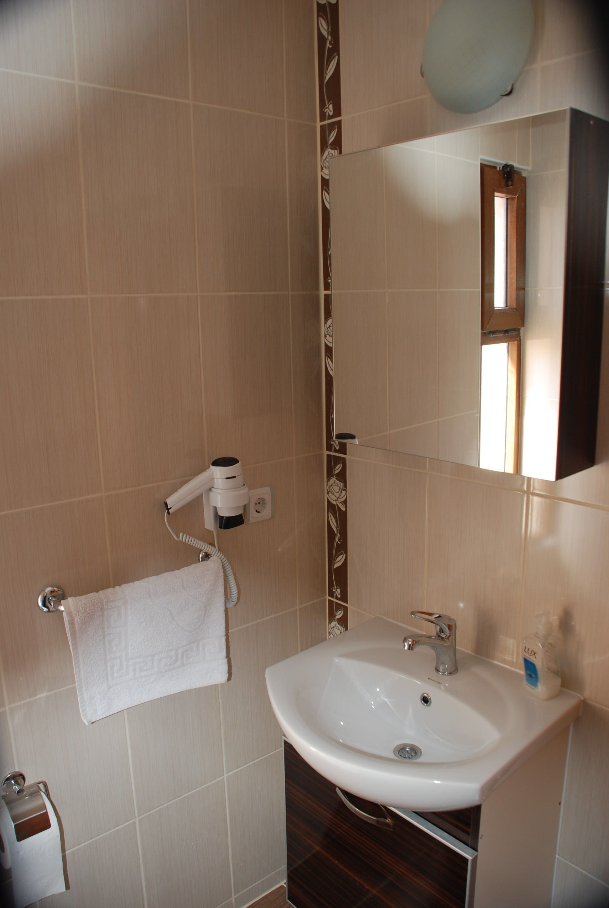 shower, free toiletries, hair dryer, slippers