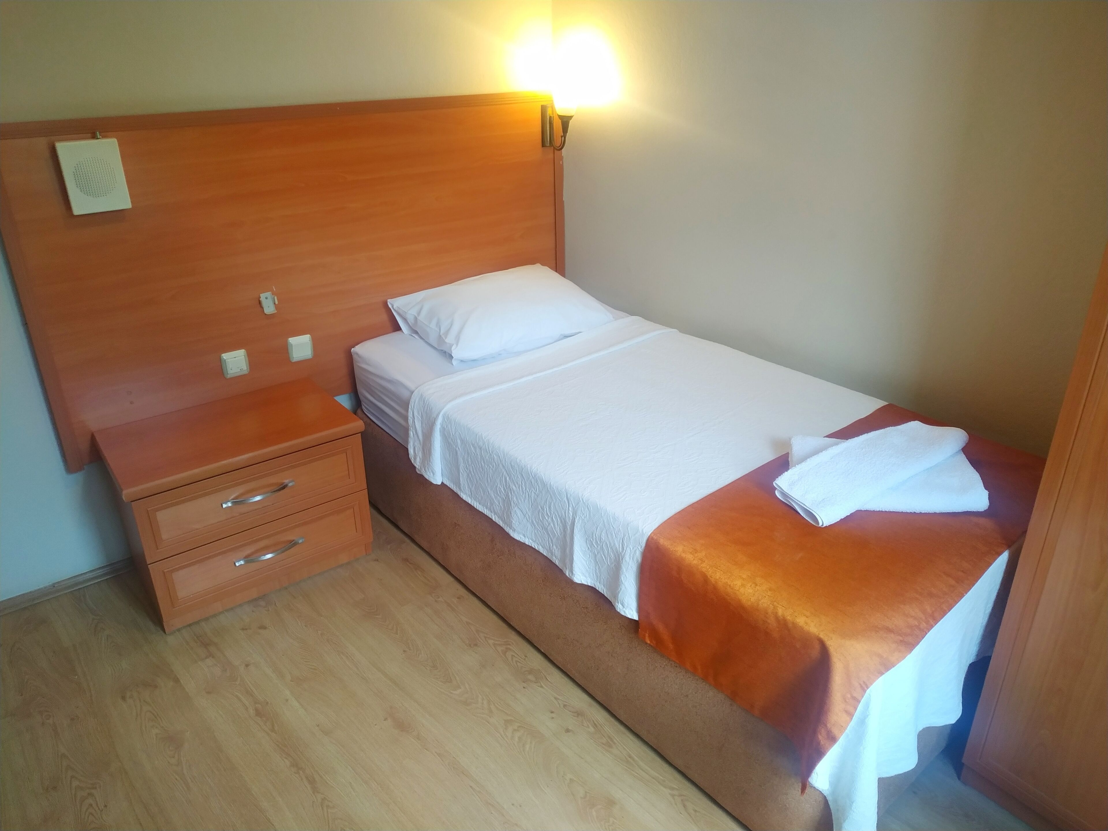 standard single room | in-room safe, iron/ironing board, free wifi, bed sheets