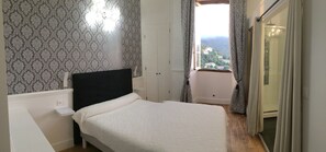 Double Room, Valley View (+ Mountain View) | Individually decorated, individually furnished, desk, soundproofing - A Spelunca (Speloncato)