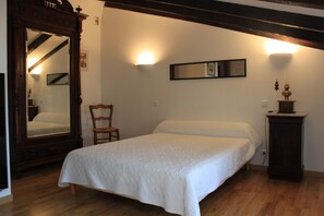 Superior Double Room (3rd floor) | Individually decorated, individually furnished, desk, soundproofing - A Spelunca (Speloncato)