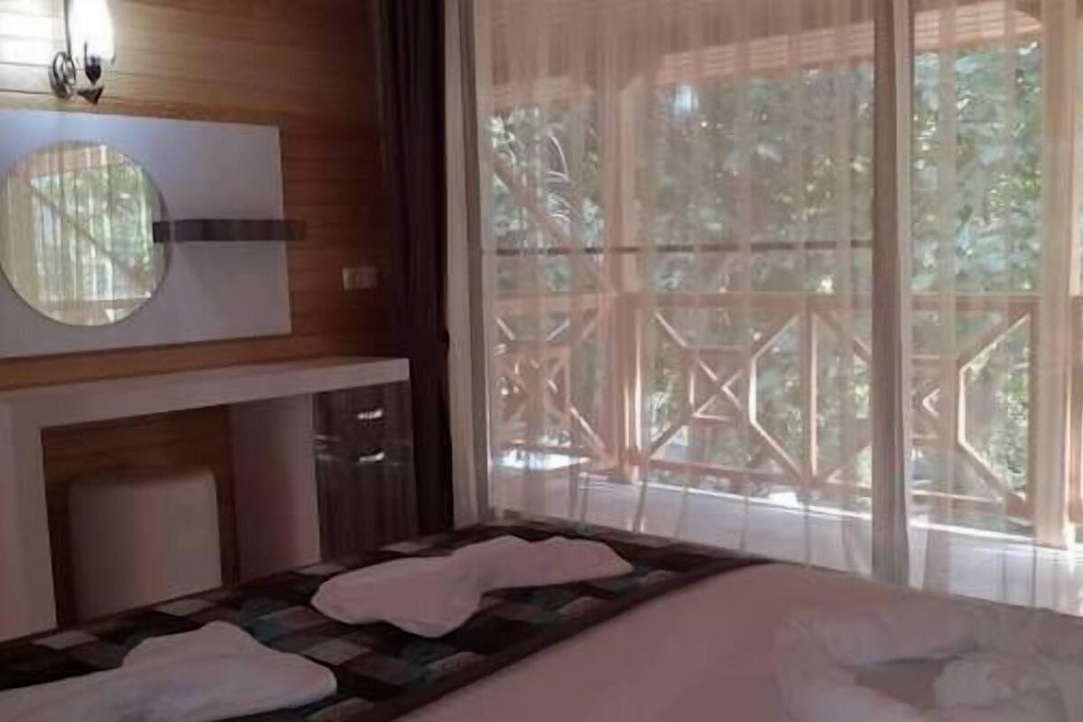 Free cots/infant beds, free WiFi