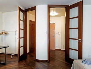 アパートメント (9) | リビング エリア | 薄型テレビ