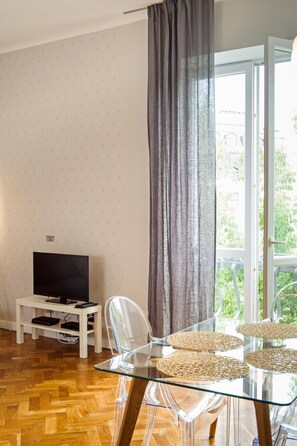 Huoneisto, 2 makuuhuonetta (10/16 Marszałkowska street) | Oleskelualue | Taulutelevisio