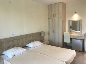 Free cots/infant beds, free WiFi, bed sheets - Ai - Helis Resort Hotel (Kefalonia)