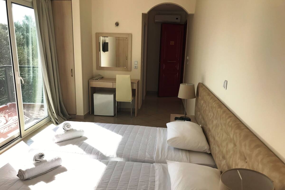 Double Room (2 adults, 1 child) | 免費搖籃/嬰兒床、免費無線上網、床單
