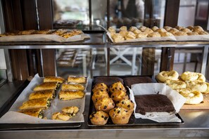 包含每日全套早餐