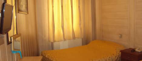 Kamar Triple Standar | Meja kerja dan Wi-Fi gratis