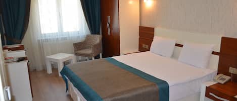 Enkeltrom – standard, 1 queensize-seng | Sengetøy i egyptisk bomull, sengetøy av topp kvalitet og minibar