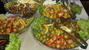 Free daily buffet breakfast