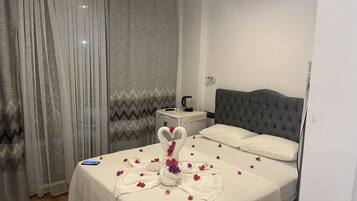 1 habitación, escritorio, tabla de planchar con plancha y wifi gratis