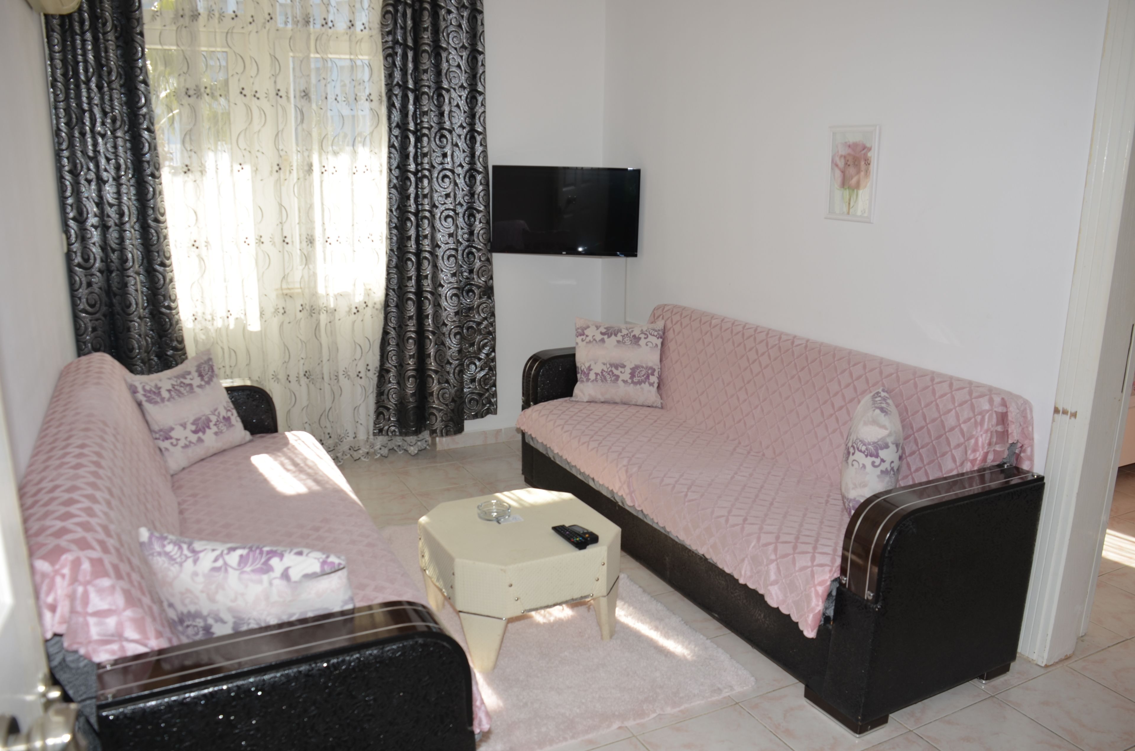family apartment, 1 bedroom | living room | lcd tv