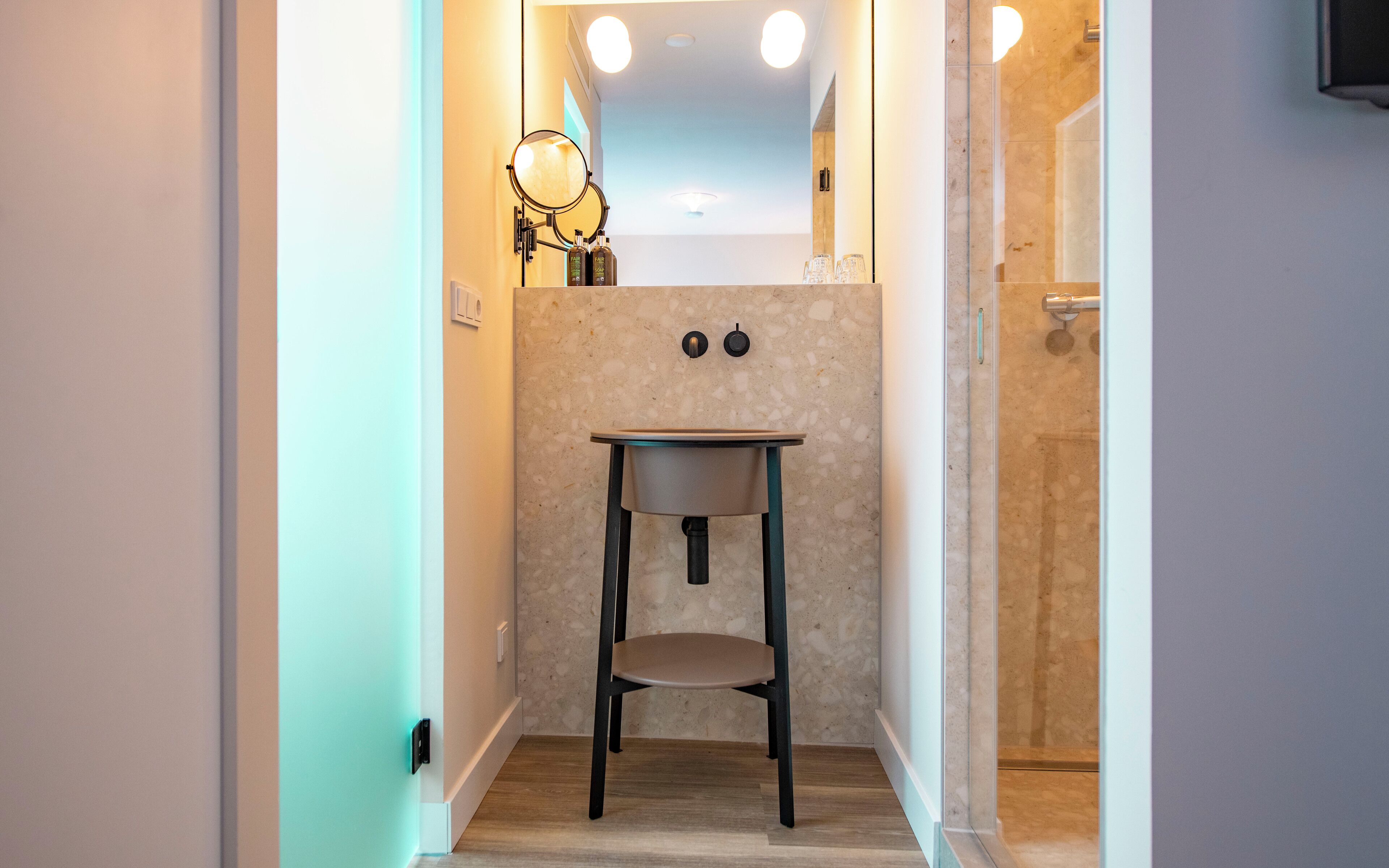 design double room, 1 queen bed, garden view | bathroom sink