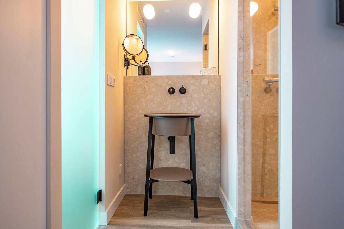 design double room, 1 queen bed, garden view | bathroom sink