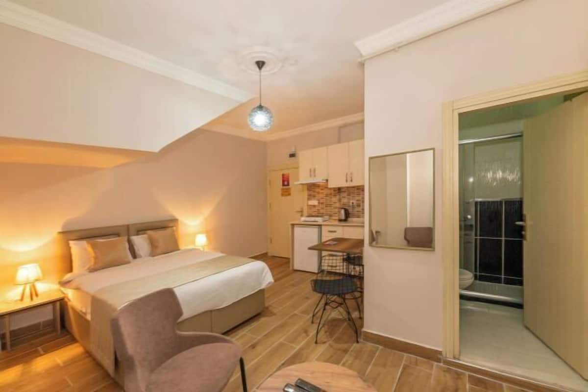 Schreibtisch, schallisolierte Zimmer, kostenloses WLAN