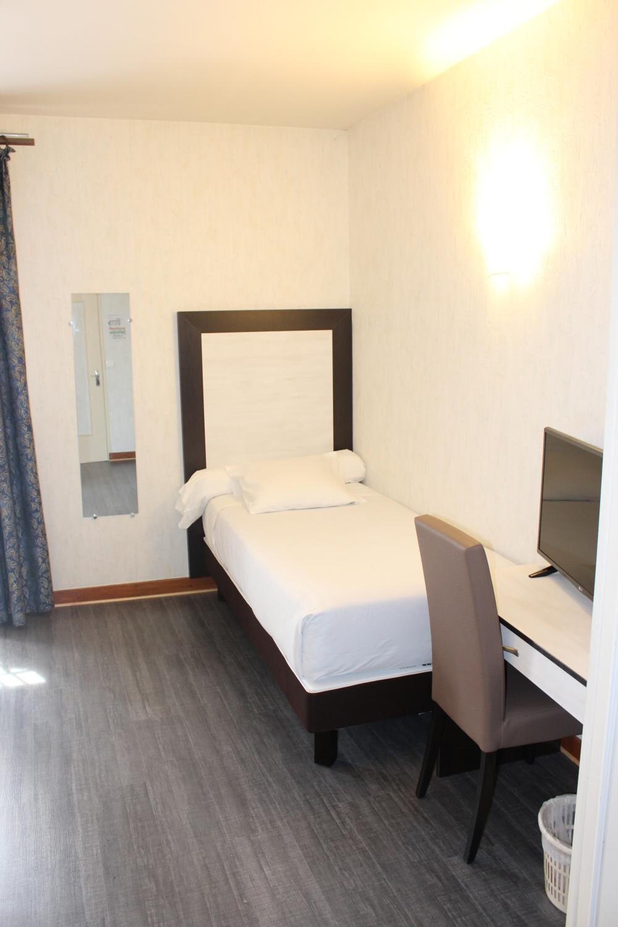 in-room safe, rollaway beds, free wifi