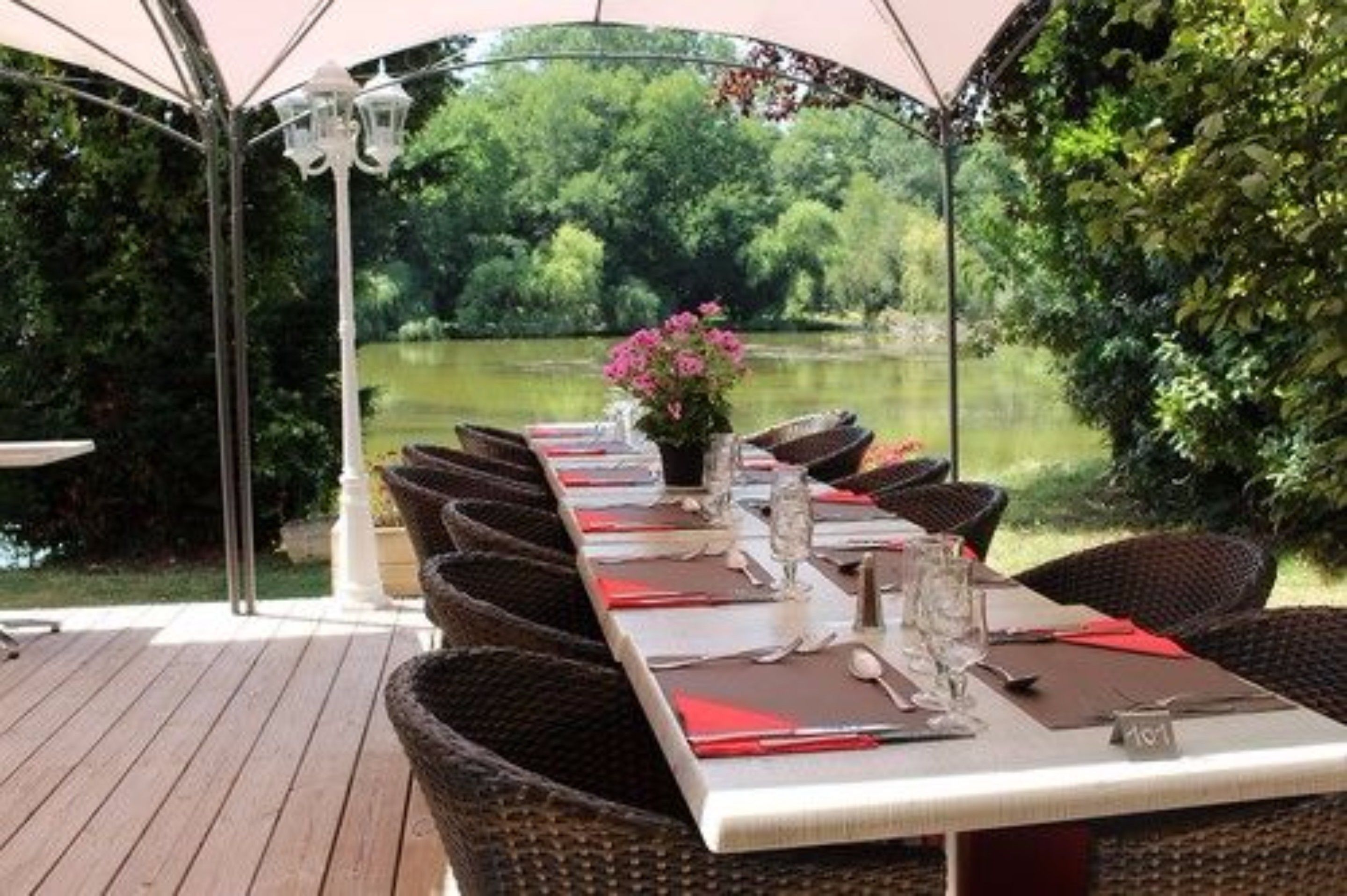 lunch and dinner served