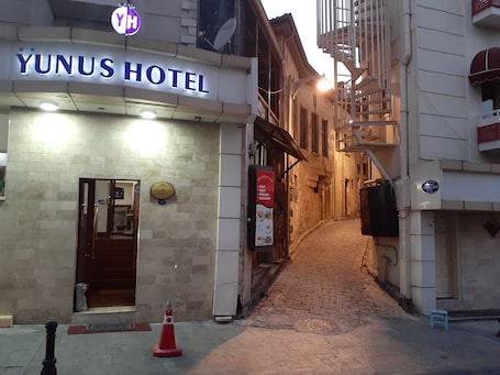 Exterior. Yunus Hotel