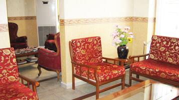 Coin salon dans le hall