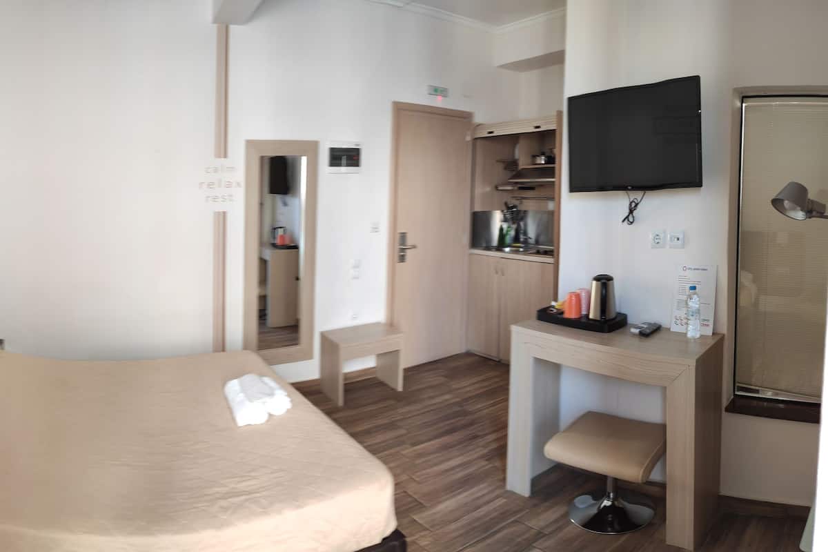 Deluxe Studio (2 Adults)