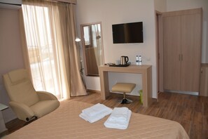 Superior Double Room | Desk, blackout drapes, soundproofing, iron/ironing board