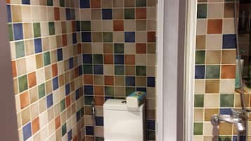 Quarto solteiro standard | 14 quartos, individualmente decorados, individualmente mobiliados