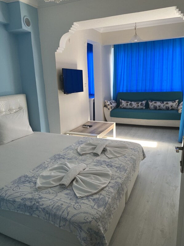 Deluxe Studio | Soundproofing, iron/ironing board, free WiFi, bed sheets - Mavi Butik Apart (Cesme)