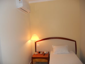 Habitación individual | Escritorio, camas supletorias, wifi gratis