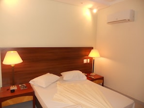 Double room- Twin bed | Escrivaninha, camas extras/dobráveis (sobretaxa), Wi-Fi de cortesia