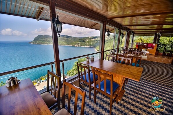 包含每日自助早餐