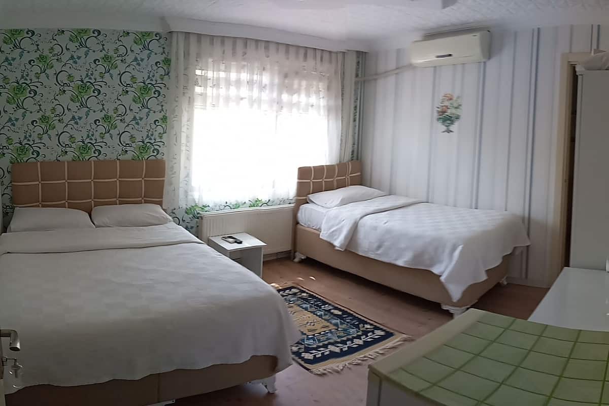Dreibettzimmer, Gartenblick