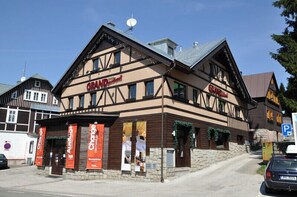 Esterni