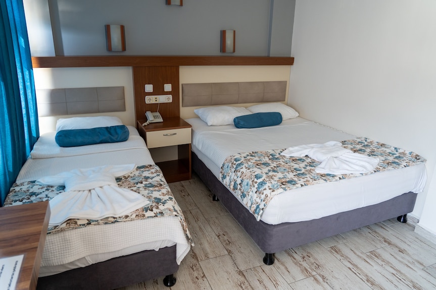 Jinsiy aloqa va etiklar fotosurati Tasmali yosh lezbiyenlarning haqiqiy orgazmi