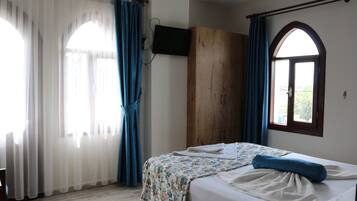 أغطية فراش متميزة ومكتب وستائر تعتيم وواي فاي مجانًا