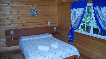 Kahden hengen huone | Yksilöllisesti sisustettu, yksilöllisesti kalustettu, työpöytä