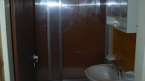 Bathroom - Sasha Motel Familiar (Villa La Angostura)