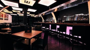 2 bares/lounges
