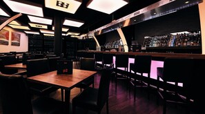 2 間酒吧/酒廊