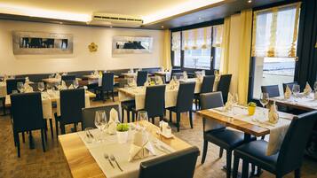 3 Restaurants, Mittagessen, Abendessen, internationale KĂŒche