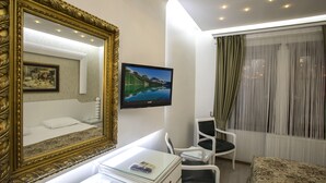 Standard Double or Twin Room | Minibar, in-room safe, WiFi (free), bed sheets