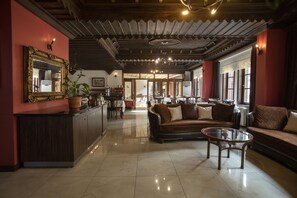 Standard Double or Twin Room | Living area | LCD TV - Emin Efendi Konaklari (Amasya)