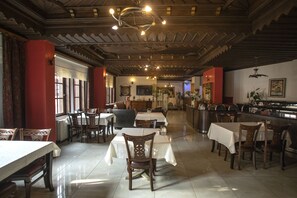 Standard Double or Twin Room | Living area | LCD TV - Emin Efendi Konaklari (Amasya)