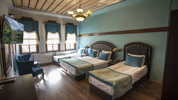 Deluxe Double Room | Minibar, in-room safe, free WiFi, bed sheets