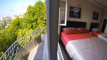 Premium bedding, desk, free WiFi