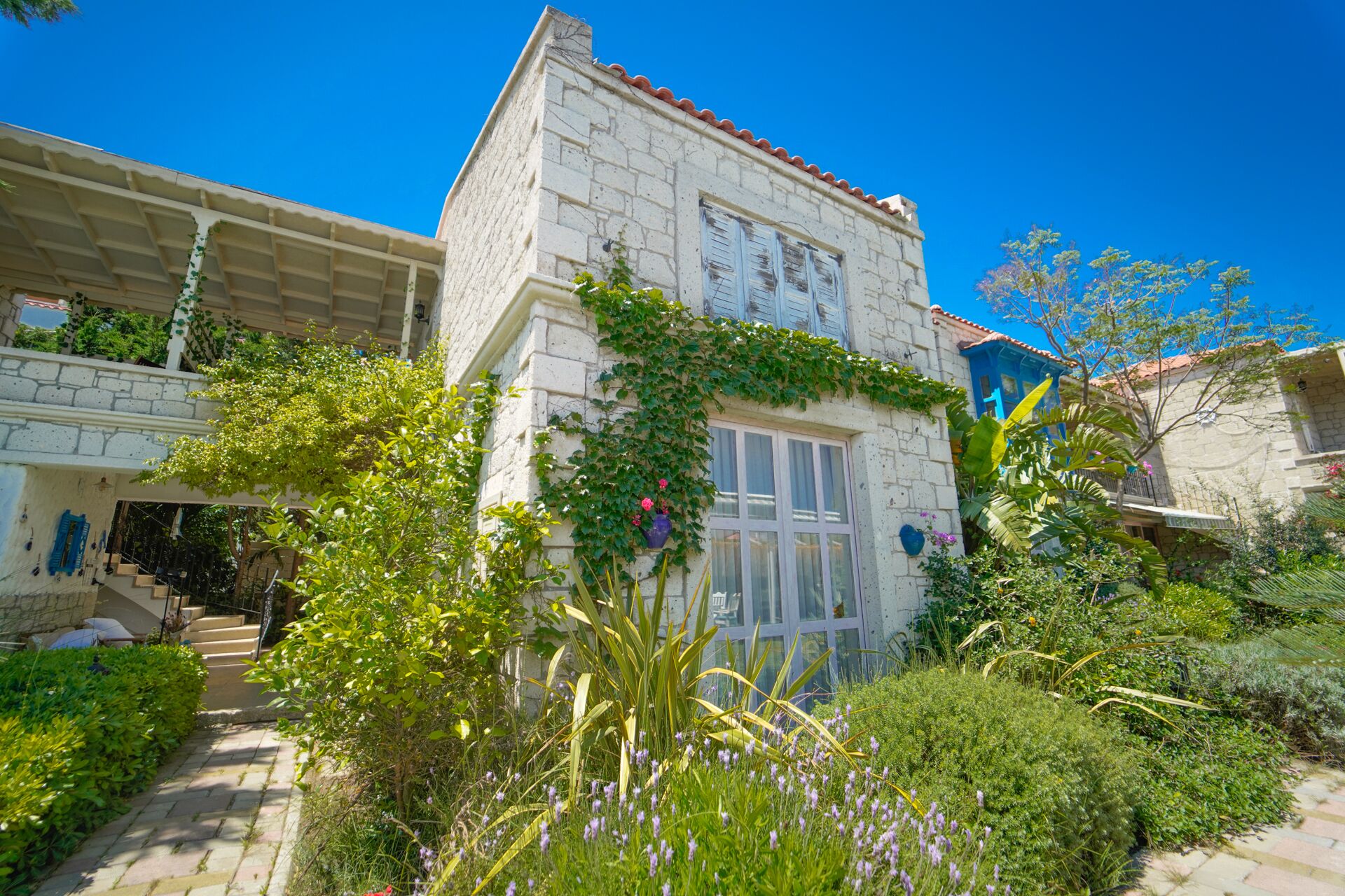 family room, connecting rooms, sea view | view from room