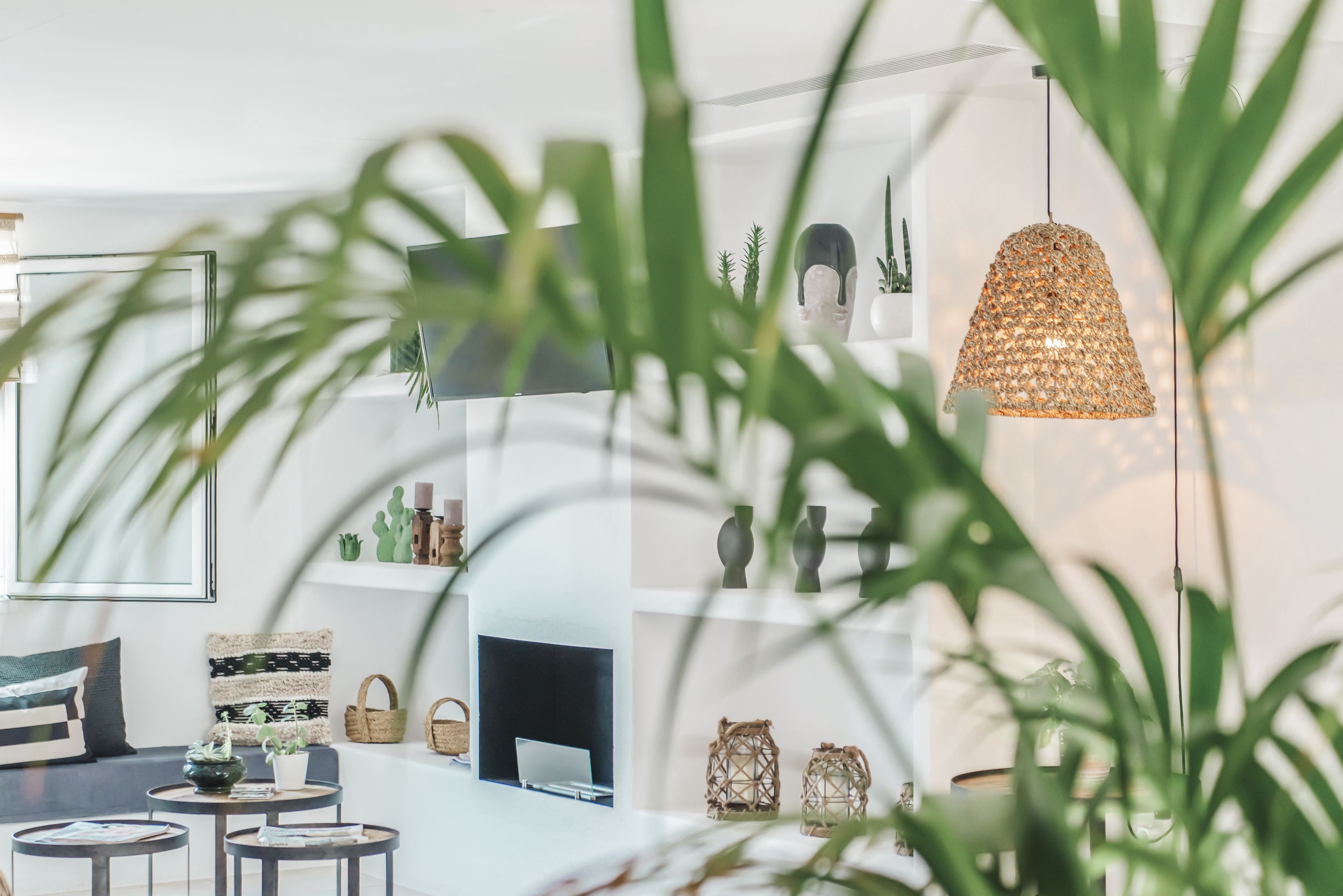 2 bars/lounges, cocktail bar, rooftop bar