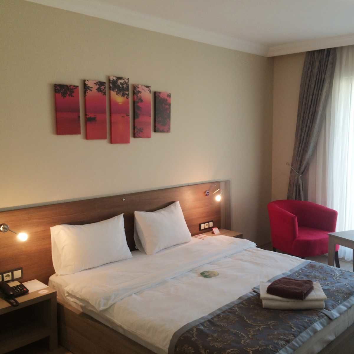 Chambre Deluxe Double ou avec lits jumeaux | Literie de qualité supérieure, minibar, bureau