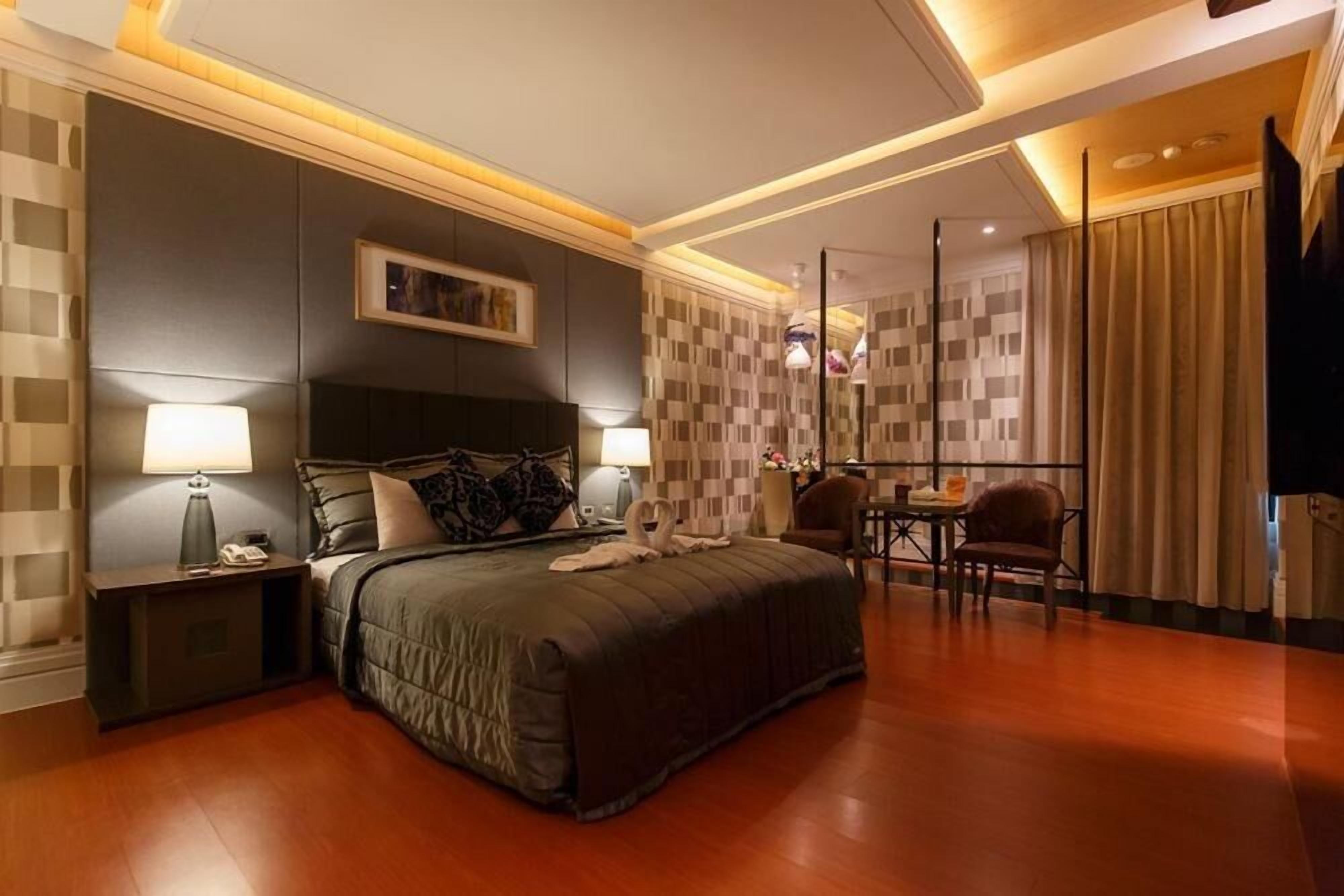 1 bedroom, premium bedding, down duvets, individually decorated