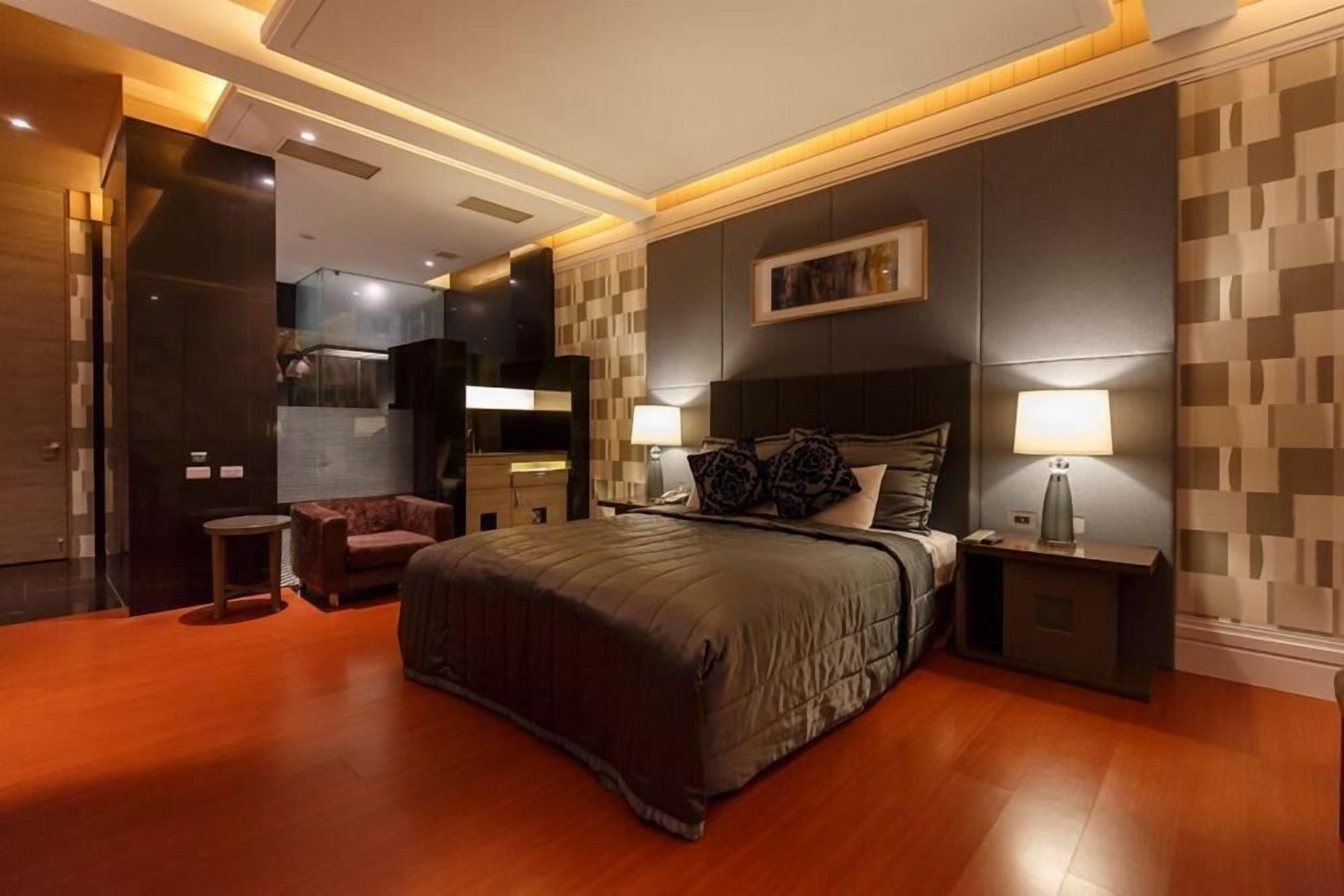 1 bedroom, premium bedding, down duvets, individually decorated